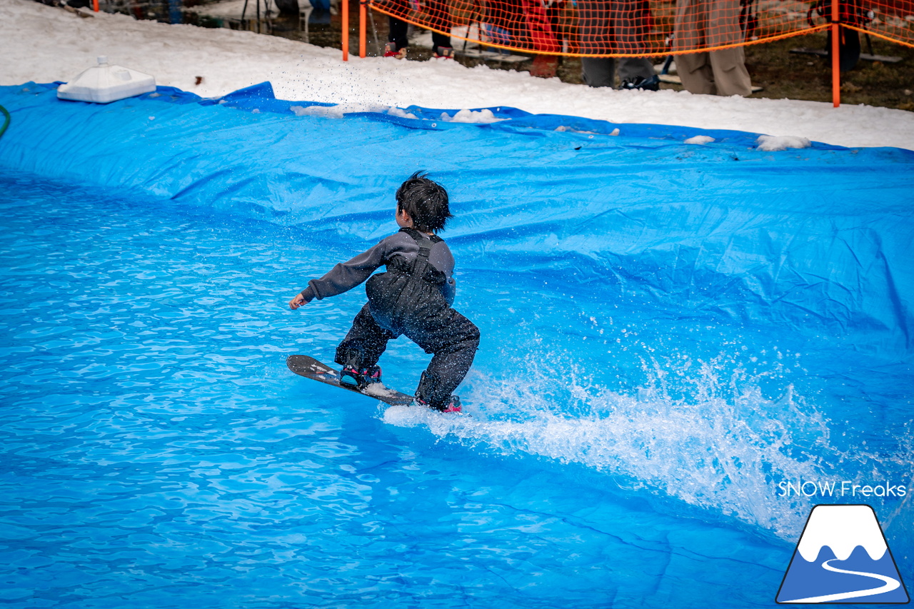 富良野スキー場｜いよいよインターナショナルなイベントに？！春シーズン恒例『第13回 Pond Skimming 池渡り』開催～♪